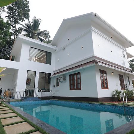 Tatvaura Resort Wayanad Padinjarathara Extérieur photo