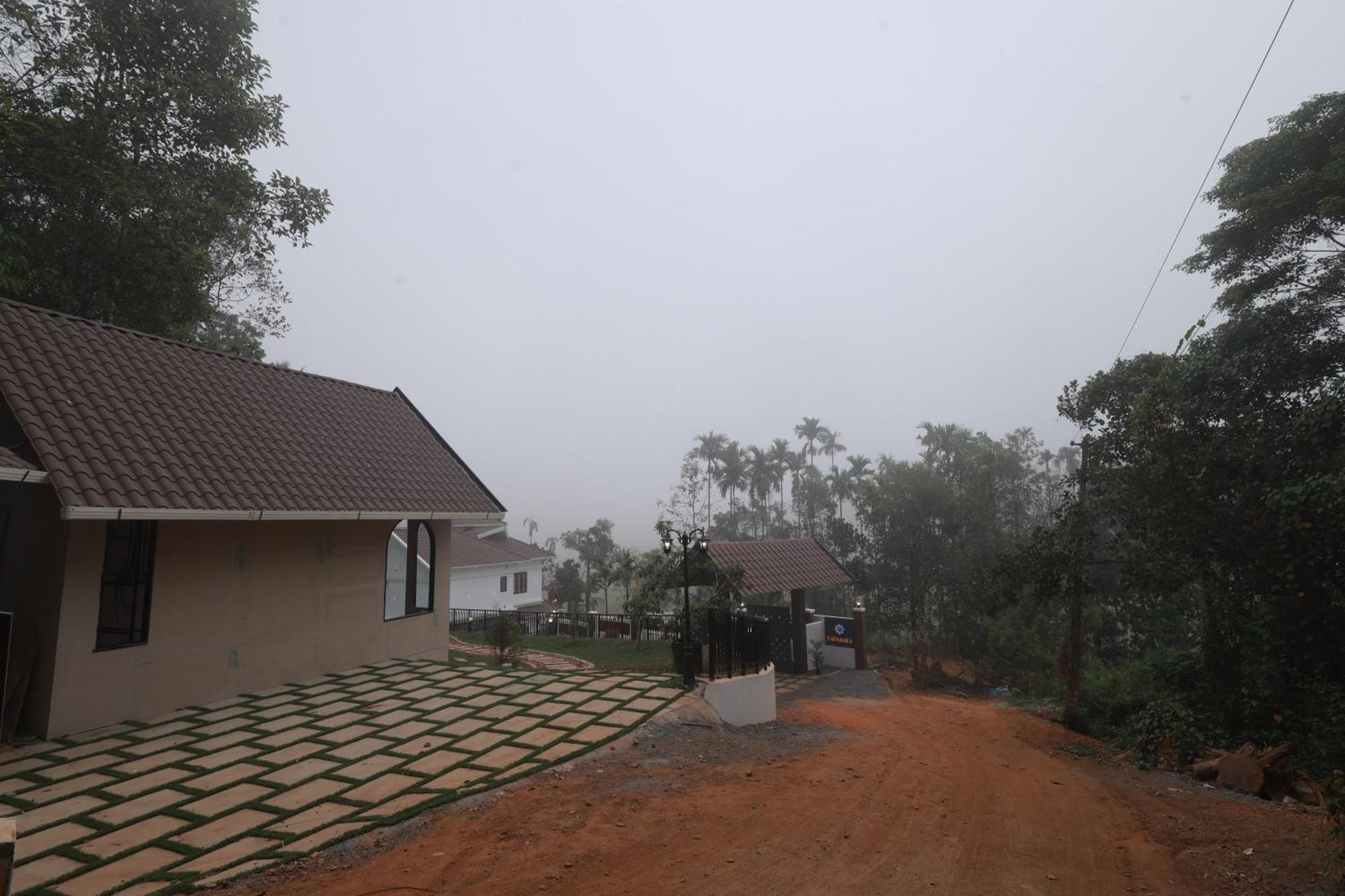 Tatvaura Resort Wayanad Padinjarathara Extérieur photo