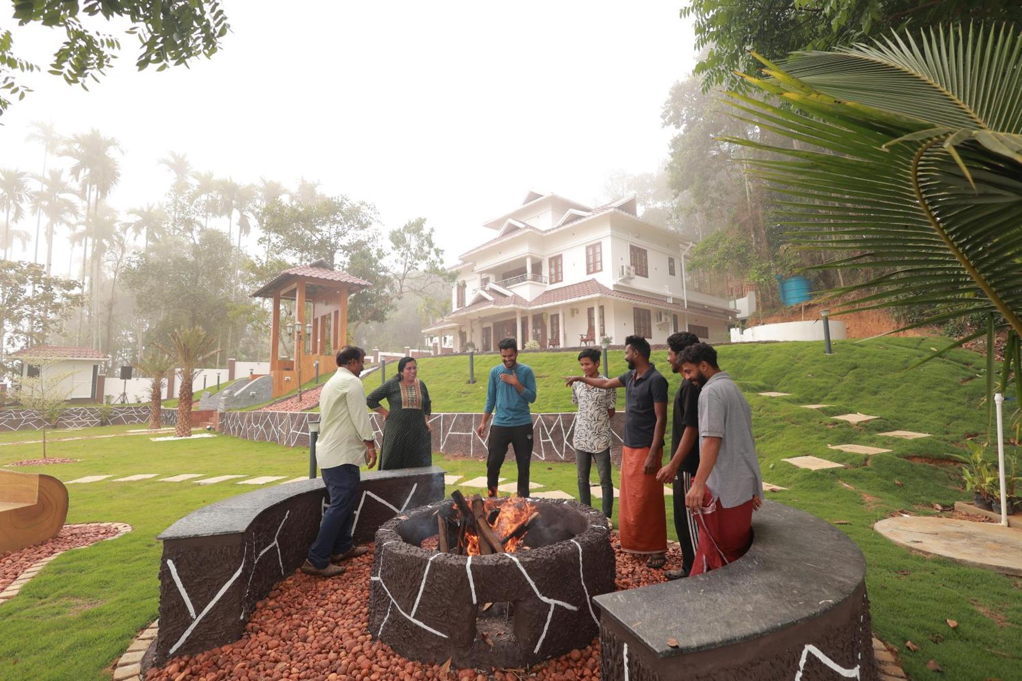 Tatvaura Resort Wayanad Padinjarathara Extérieur photo