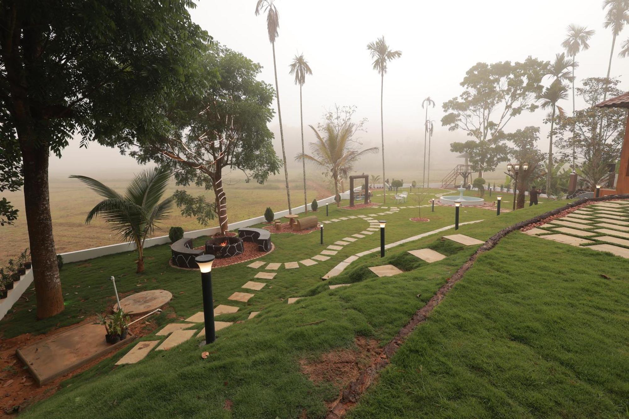 Tatvaura Resort Wayanad Padinjarathara Extérieur photo