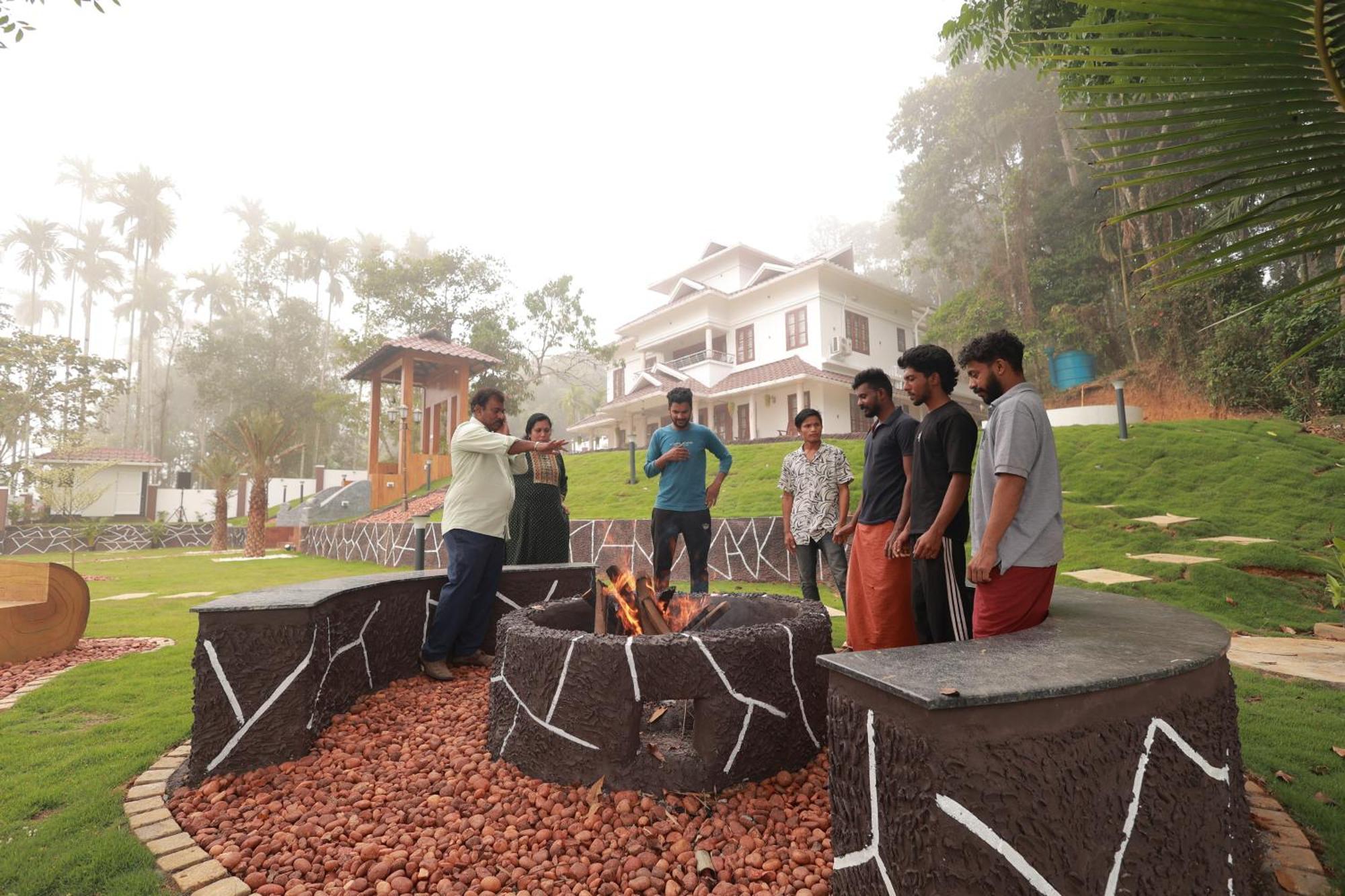 Tatvaura Resort Wayanad Padinjarathara Extérieur photo